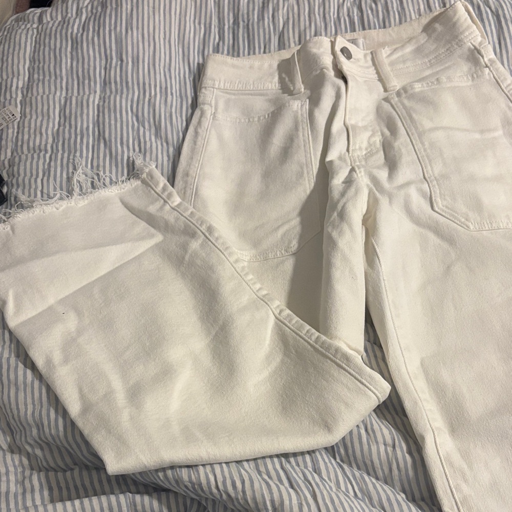 Just Black Women's Cropped White Jeans